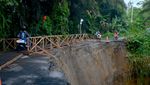 Tergerus Longsor, Jalur Padang Pariaman-Agam Dibangun Jembatan Darurat