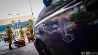 Diketahui, jalanan di lokasi terpantau rusak dan terdapat genangan. Rencananya, perbaikan bakal dilanjutkan Rabu (15/3). 