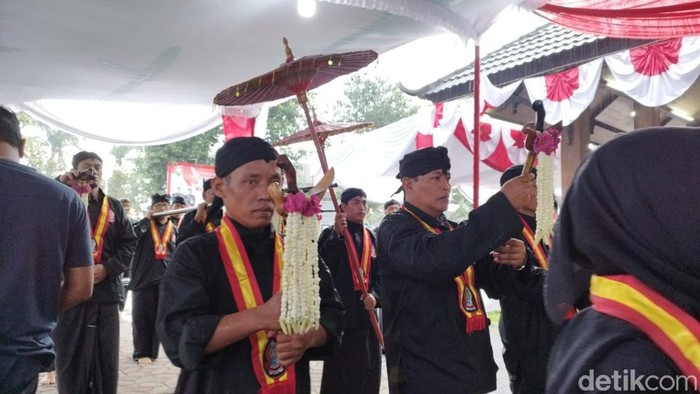 Jamasan pusaka peninggalan Sunan Pandanaran di pendopo rumah dinas Bupati Semarang, Selasa (14/3/2023).