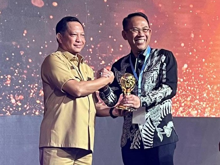 Jaminan Kesehatan Nyaris 100%, Pemkot Mojokerto Terima Penghargaan UHC