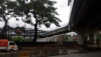 Saat ini di kawasan Dukuh Atas, sedang dibangun Jembatan Penyeberangan Multifungsi (JPM) Serambi Temu. JPM Serambi Temu Dukuh Atas ini terletak di dekat Stasiun LRT Setiabudi dengan Stasiun KRL Sudirman yang melintas di atas Jalan Galanggang dan Sungai Ciliwung.  