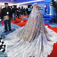 Datuk Seri Vida yang dikenal sebagai pengusaha juga merambah ke dunia tarik suara. Oleh karena itu dia hadir di acara Gempak Most Wanted Awards 2022 karena mendapatkan nominasi untuk lagunya yang berjudul Ku Ikhlaskan. Foto: Dok. Instagram @datoserivida.