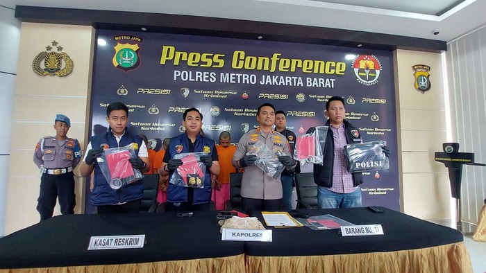 Kapolres Metro Jakarta Barat Kombes M Syahduddi rilis kasus curas polisi gadungan. (Rumondang/detikcom)