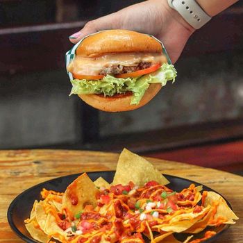 Ada banyak kedai kuliner western di Surabaya. Berikut beberapa di antaranya yang bisa jadi referensi detikers.