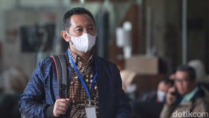 Kepala Bea Cukai Makassar Tiba di KPK Siap Klarifikasi Harta Kekayaan Kepala Bea-Cukai Makassar Andhi Pramono tiba di KPK, Jakarta, Selasa (14/3/2023).