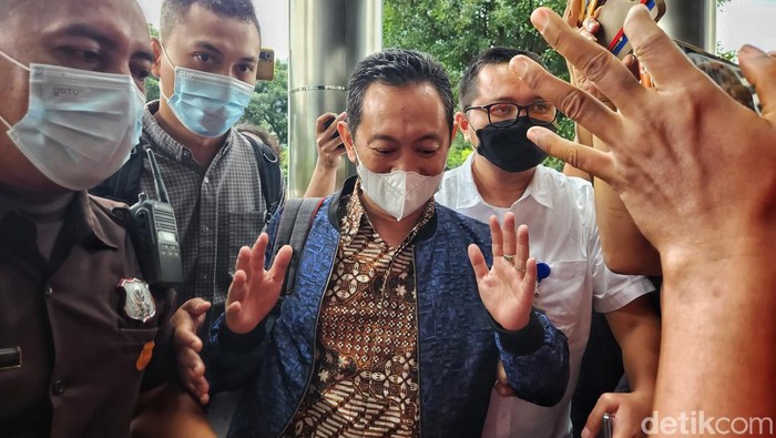 Kepala Bea Cukai Makassar Tiba di KPK Siap Klarifikasi Harta Kekayaan Kepala Bea-Cukai Makassar Andhi Pramono tiba di KPK, Jakarta, Selasa (14/3/2023).