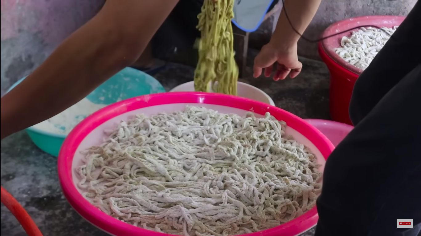 Kisah sukses pengusaha usaha usus kriuk