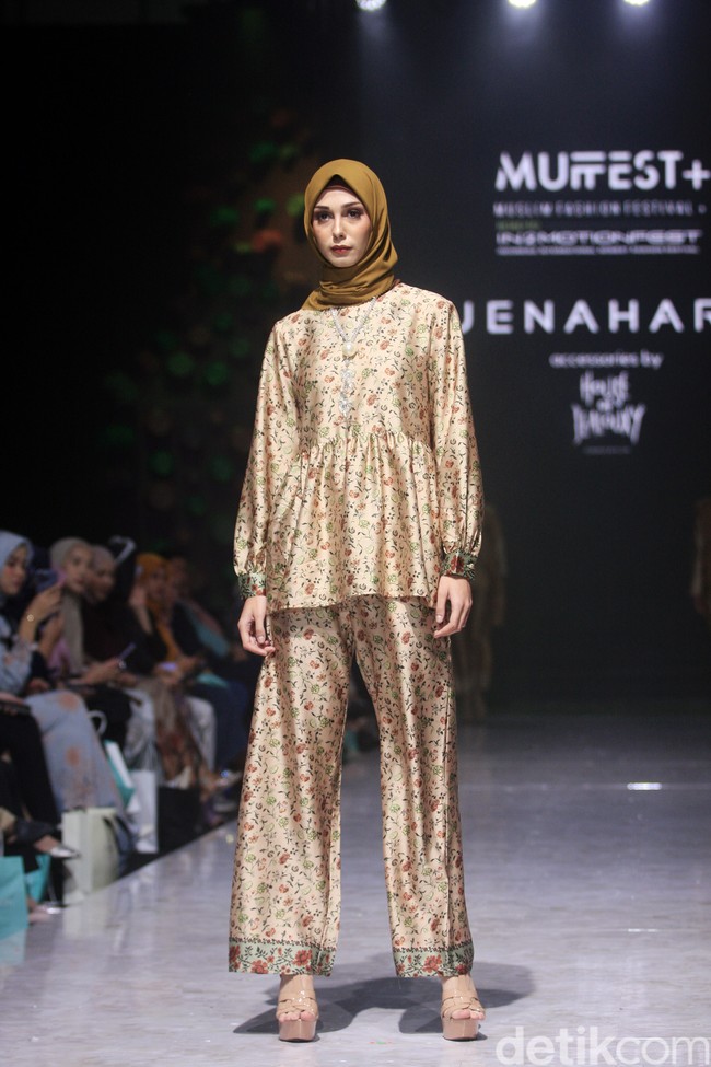 Jenahara merilis koleksi Lebaran 2023 dalam warna bold dalam gelaran Muffest 2023 di di Hotel Westin, Jakarta, Jumat (10/3/2023). Foto: Mohammad Abduh/detikcom  