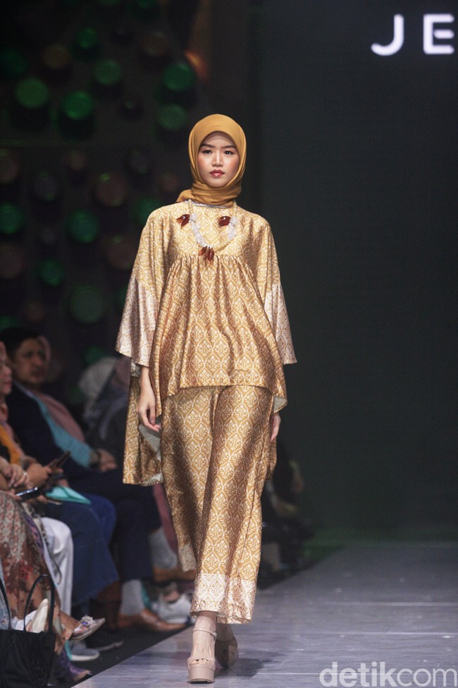 Jenahara merilis koleksi Lebaran 2023 dalam warna bold dalam gelaran Muffest 2023 di di Hotel Westin, Jakarta, Jumat (10/3/2023). Foto: Mohammad Abduh/detikcom  