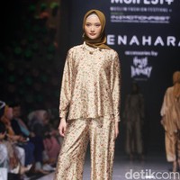 Jenahara merilis koleksi Lebaran 2023 dalam warna bold dalam gelaran Muffest 2023 di di Hotel Westin, Jakarta, Jumat (10/3/2023). Foto: Mohammad Abduh/detikcom  