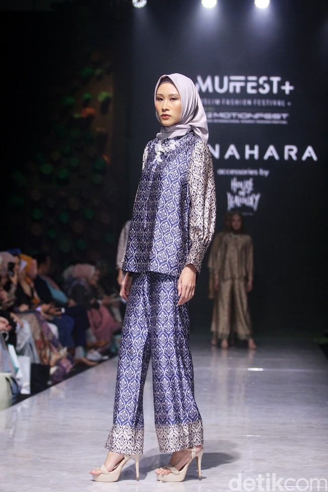 Jenahara merilis koleksi Lebaran 2023 dalam warna bold dalam gelaran Muffest 2023 di di Hotel Westin, Jakarta, Jumat (10/3/2023). Foto: Mohammad Abduh/detikcom  