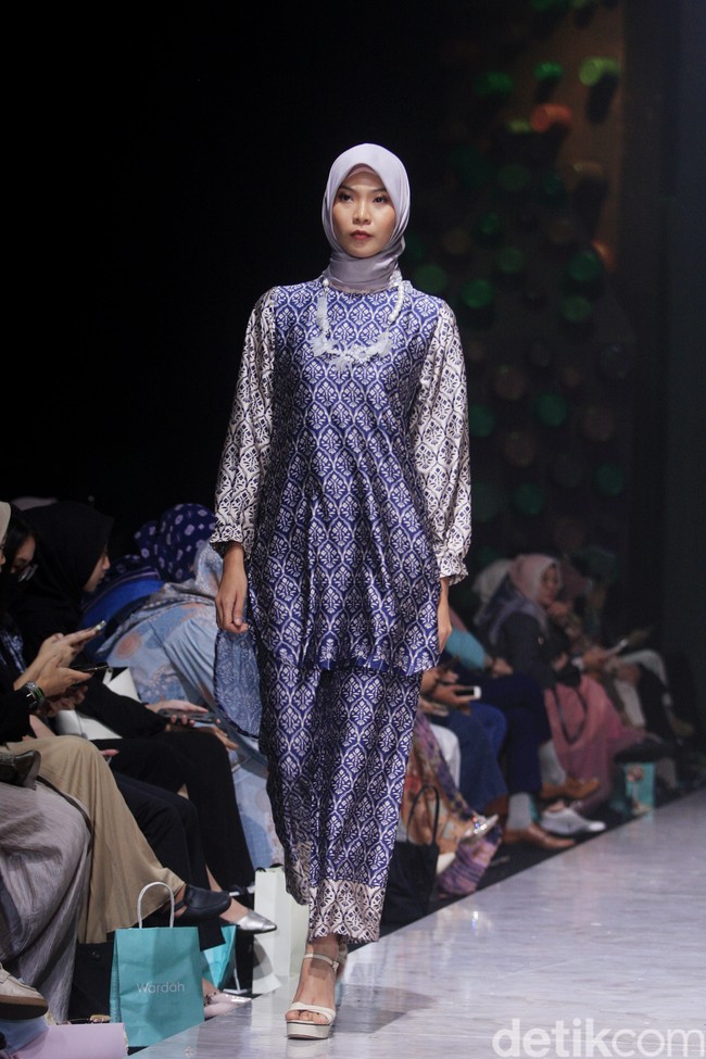 Jenahara merilis koleksi Lebaran 2023 dalam warna bold dalam gelaran Muffest 2023 di di Hotel Westin, Jakarta, Jumat (10/3/2023). Foto: Mohammad Abduh/detikcom  