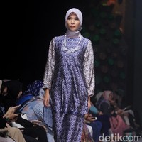 Jenahara merilis koleksi Lebaran 2023 dalam warna bold dalam gelaran Muffest 2023 di di Hotel Westin, Jakarta, Jumat (10/3/2023). Foto: Mohammad Abduh/detikcom  