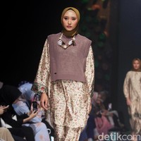 Jenahara merilis koleksi Lebaran 2023 dalam warna bold dalam gelaran Muffest 2023 di di Hotel Westin, Jakarta, Jumat (10/3/2023). Foto: Mohammad Abduh/detikcom  