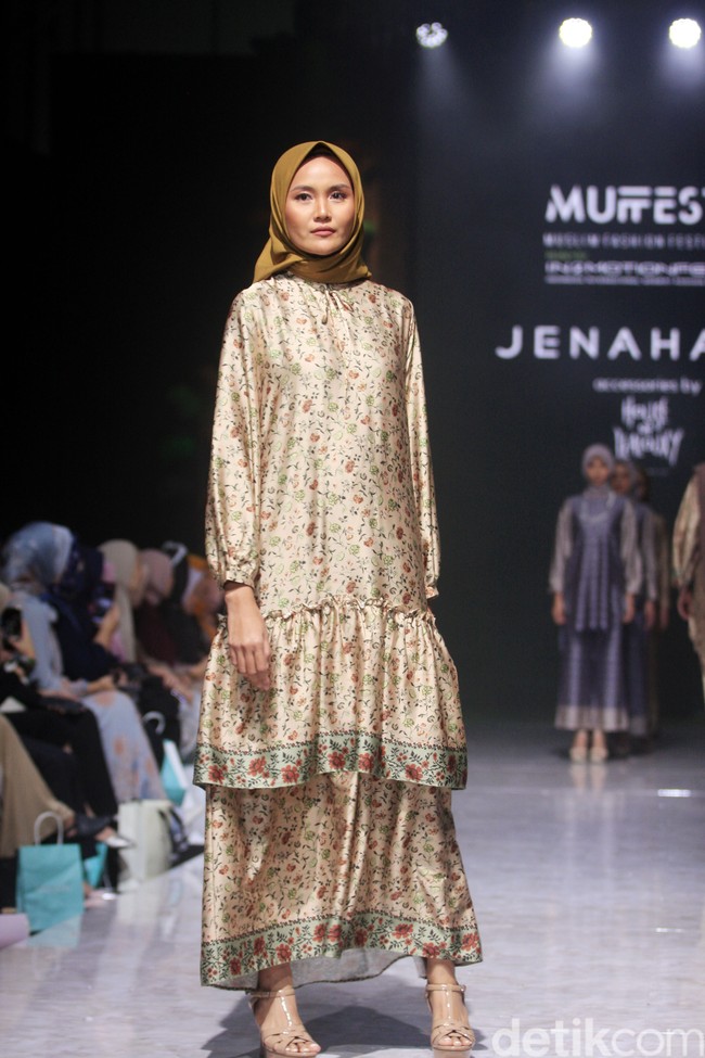 Jenahara merilis koleksi Lebaran 2023 dalam warna bold dalam gelaran Muffest 2023 di di Hotel Westin, Jakarta, Jumat (10/3/2023). Foto: Mohammad Abduh/detikcom  