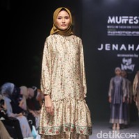 Jenahara merilis koleksi Lebaran 2023 dalam warna bold dalam gelaran Muffest 2023 di di Hotel Westin, Jakarta, Jumat (10/3/2023). Foto: Mohammad Abduh/detikcom  