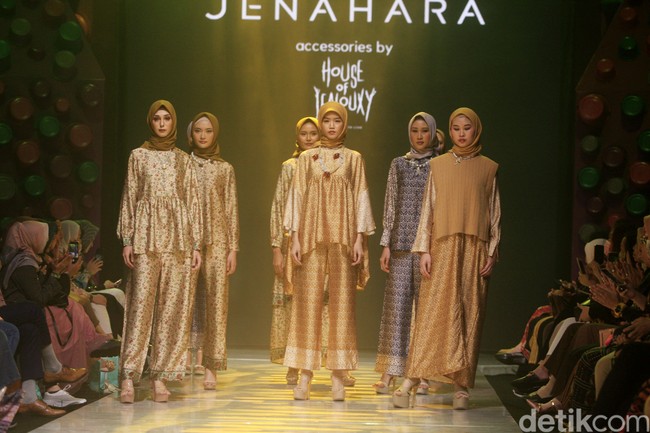 Jenahara merilis koleksi Lebaran 2023 dalam warna bold dalam gelaran Muffest 2023 di di Hotel Westin, Jakarta, Jumat (10/3/2023). Foto: Mohammad Abduh/detikcom