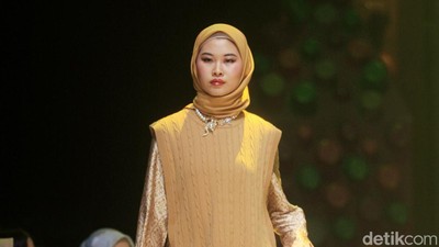 8 Koleksi Busana Lebaran 2023 Karya Jenahara, Blouse Hingga Tunik Warna Bold