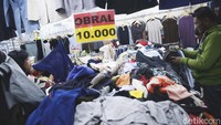 Jika nanti Perpres tersebut terbit, penjualan baju bekas impor di dalam negeri akan dilarang. Di mana sebelumnya pemerintah hanya melarang importasi dari baju bekas impor saja. Moga pun mengkonfirmasi hal tersebut. Grandyos Zafna/Detikcom