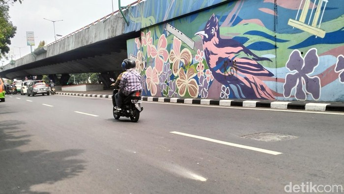 Lubang di Jalan Cikapayang Bandung