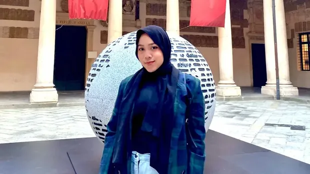 Mahasiswa Unair kenalkan batik di Italia