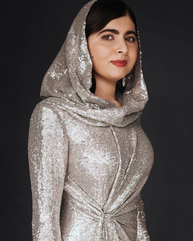 Busana tersebut sengaja dibuat berlengan panjang dan hadir dengan penutup kepala untuk menyesuaikan cara berpakaian Malala. Foto: Instagram @ralphlauren