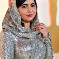 Malala untuk pertama kalinya datang ke acara penghargaan film tersebut bersama suaminya yang tampan, Asser Malik. Foto: Instagram @malala