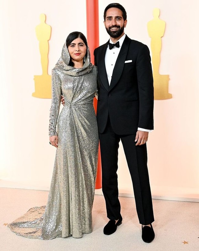 Aktivis HAM dan peraih Nobel Malala Yousafzai menghadiri gelaran Oscar 2023. Penampilannya yang menggunakan gaun silver pun mencuri perhatian para penonton. Foto: Instagram @malala