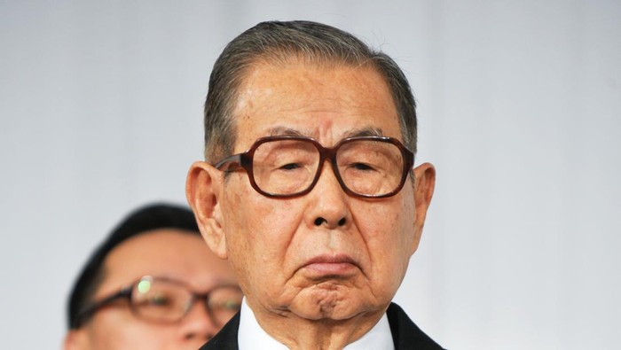 Masatoshi Ito, the founder and honorary chairman of Seven & I Holdings Co., speaks during the companys entrance ceremony  for newly hired employees in Tokyo, Japan, on Friday, March 19, 2010. Seven & I Holdings Co. is Japans largest retailer by sales. The company hired 736 new employees this year. Photographer: Kimimasa Mayama/Bloomberg via Getty Images