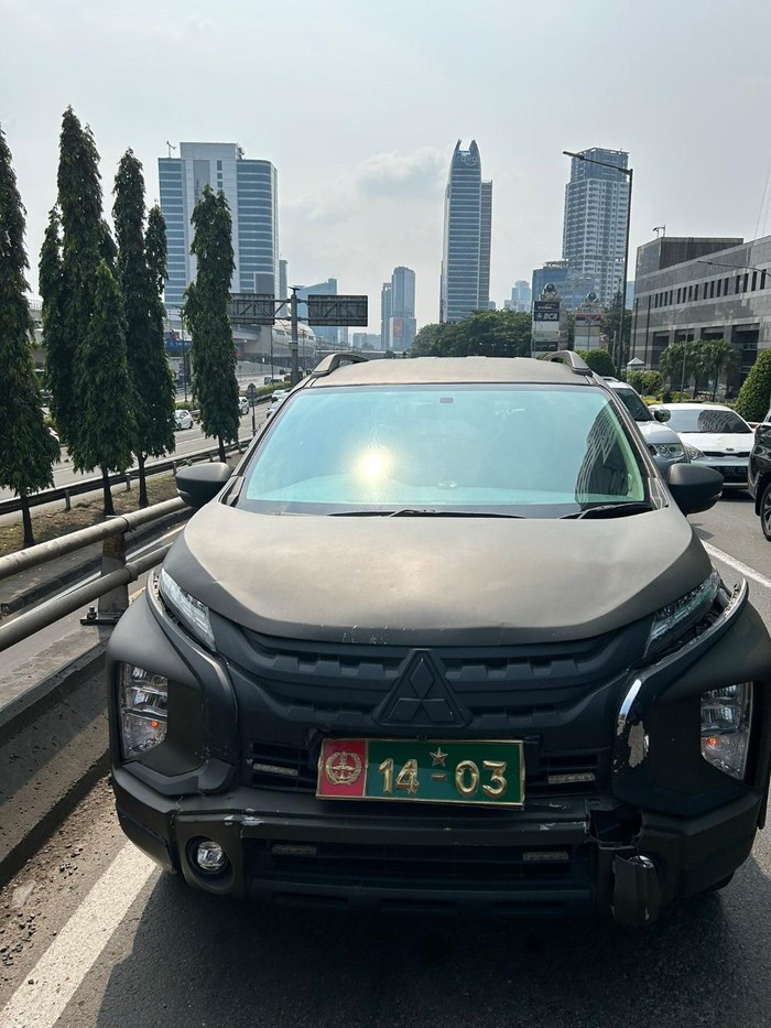 Mobil dinas TNI tabrakan dengan mobil HR-V (dok. Twitter @delimalma)