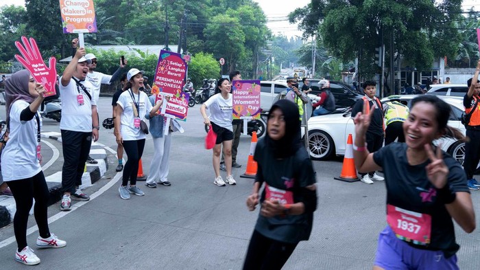 Dalam rangka memperingati Hari Perempuan Internasional yang dirayakan setiap tanggal 8 Maret, Lemonilo bekerja sama dengan Sana Studio menggelar kegiatan Women’s 10K di Jakarta. Kegiatan ini bertujuan untuk memberikan ruang bagi wanita dari berbagai latar belakang dan usia untuk bersama-sama bergerak aktif.