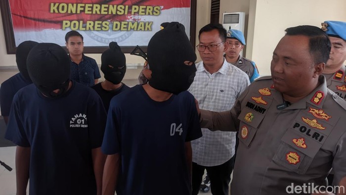 Pelaku pengeroyokan pemuda di tempat karaoke Jalan Lingkar Demak, Minggu (12/3/2023). Kasus ini berawal dari cekcok hingga berujung maut.