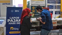 Penyerahan SPT orang pribadi yang jumlahnya meningkat dari tahun lalu dari 5,4 juta menjadi 6,6 juta. Jadi kenaikannya itu 20%. Kita senang bahwa masyarakat melakukan pelaksanaan undang undang dan melalui e-filing, kata Sri Mulyani di Solo, Kamis (9/3/2023) lalu.