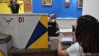 Penerimaan pajak, kata Sri Mulyani juga alami peningkatan dibandingkan periode yang sama tahun sebelumnya.