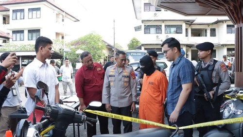 Polisi menangkap terduga pelaku pencuri belasan motor di 15 lokasi di Kabupaten Klungkung. Dari terduga, polisi baru menemukan 10 unit motor.