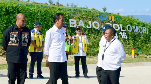 Bupati Manggarai Barat berharap pembangunan jalan yang menghubungkan Labuan Bajo-Golo Mori bisa berdampak ekonomi bagi warga setempat.