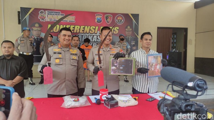 Polisi mengamankan gangster di Sidoarjo