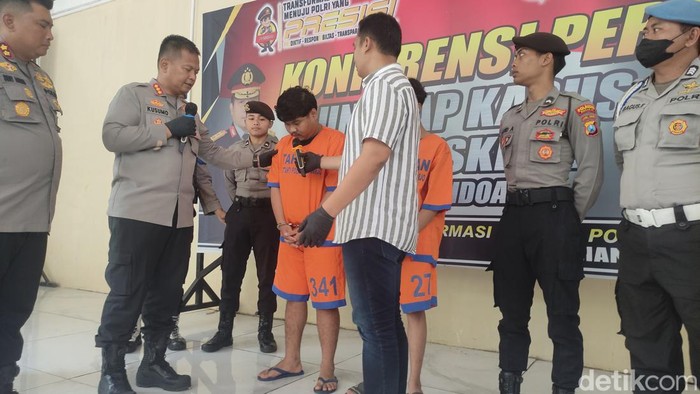 Polisi mengamankan gangster di Sidoarjo