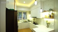 Beginilah potret dapur rumah Kiky Saputri. Area memasaknya memang tidak begitu luas, tetapi penataan barang-barangnya sangat rapi. Foto: YouTube Taulany TV