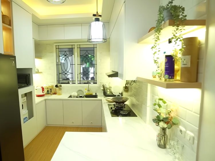 Bersih Simpel! Dapur di Rumah Baru Kiky Saputri yang Bernuansa Putih