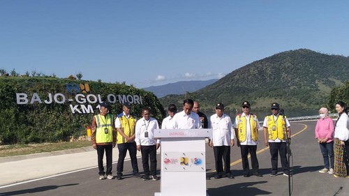 Presiden Joko Widodo meresmikan ruas jalan Labuan Bajo-Golo Mori, NTT, Selasa (14/3/2023).