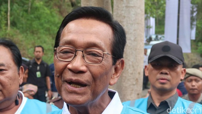 Raja Keraton Ngayogyakarta Hadiningrat Sri Sultan Hamengku Buwono (HB) X saat memberikan keterangan, Selasa (14/3/2023).