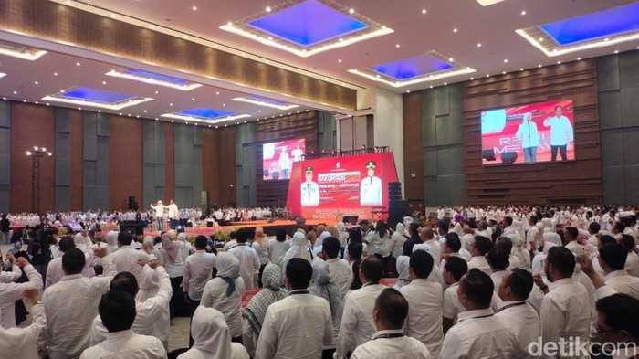 Rakorus Pemkot Makassar yang membahas Resiliensi dengan Metaverse.