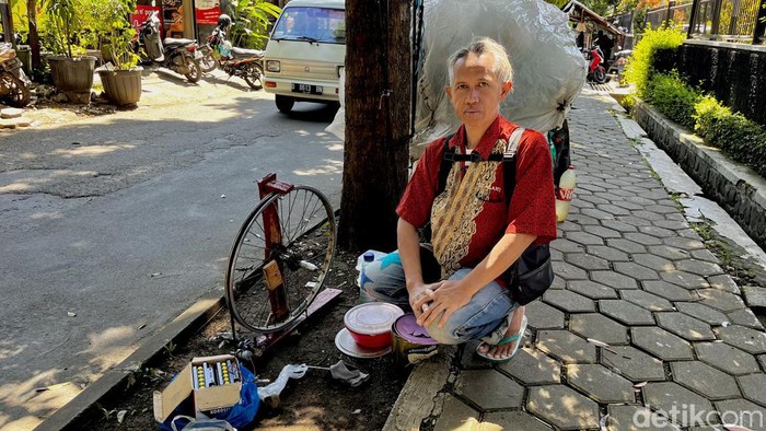 Semangat Bayu Penghuni Tenda Sepeda, Viral Berkat Tenaga Listrik Buatan Sendiri