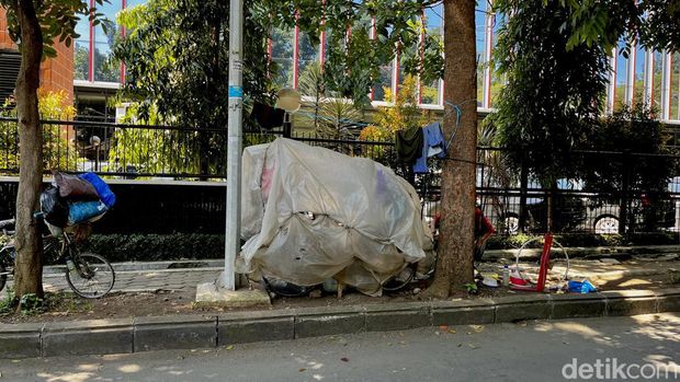 Semangat Bayu Penghuni Tenda Sepeda, Viral Berkat Tenaga Listrik Buatan Sendiri