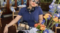 Cinta Kuya memang diketahui sedang menjalani perkuliahan di California, Amerika Serikat. Gadis ini pun sering terlihat menikmati makanan di kafe-kafe di Amerika. Foto: Instagram @cintakuya