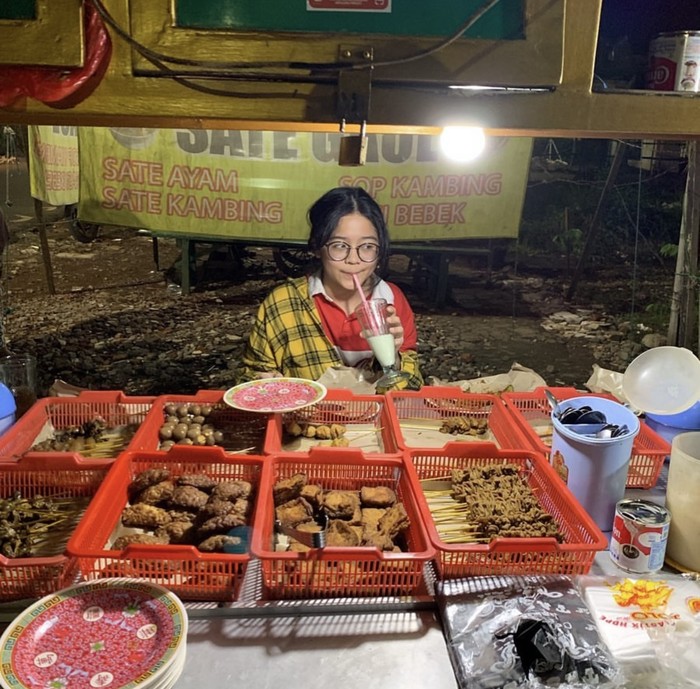 Serunya Cinta Kuya Saat Kulineran di Luar Negeri hingga Makan Angkringan Serunya Cinta Kuya Saat Kulineran di Luar Negeri hingga Makan Angkringan