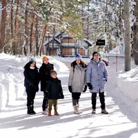 Shaista merupakan anak pertama dari Rionaldo Stokhorst dan istrinya, Aureli Beata Schulz. Shaista memiliki 2 orang adik yang bernama Shanika Thanaa Stokhorst dann Raqilla Shagufta Stokhorst. Foto: Instagram/@rio.stokhorst