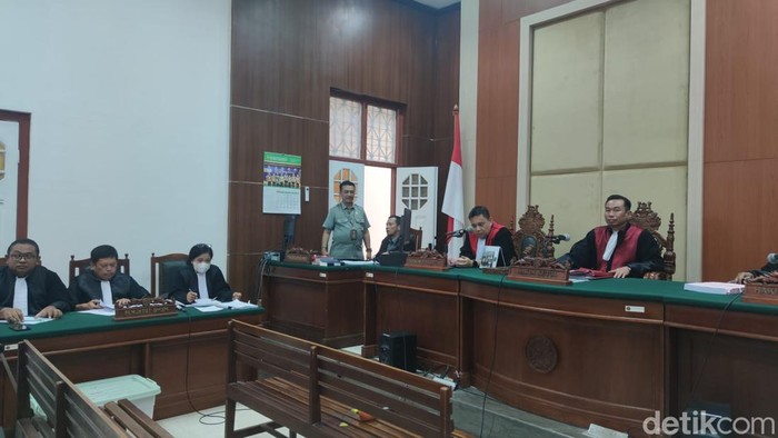Sidang kasus korupsi honorarium Kasatpol PP Makassar Iman Hud.
