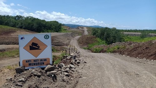 Situasi lahan Tol Gilimanuk-Mengwi sepi aktivitas pekerja di Banjar Sumbermis, Desa Pekutatan, Kecamatan Pekutatan, Jembrana, Bali, Selasa (14/3/2023).
